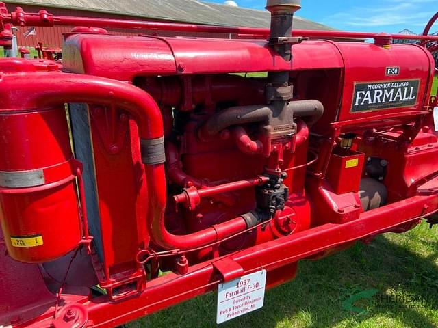 Image of Farmall F-30 equipment image 3