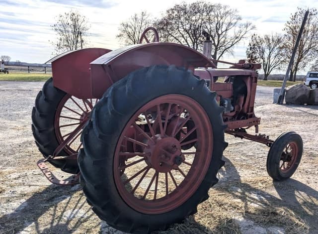 Image of Farmall F-12 equipment image 3