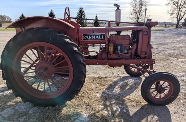 Image of Farmall F-12 equipment image 4
