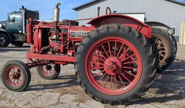 Image of Farmall F-12 equipment image 1