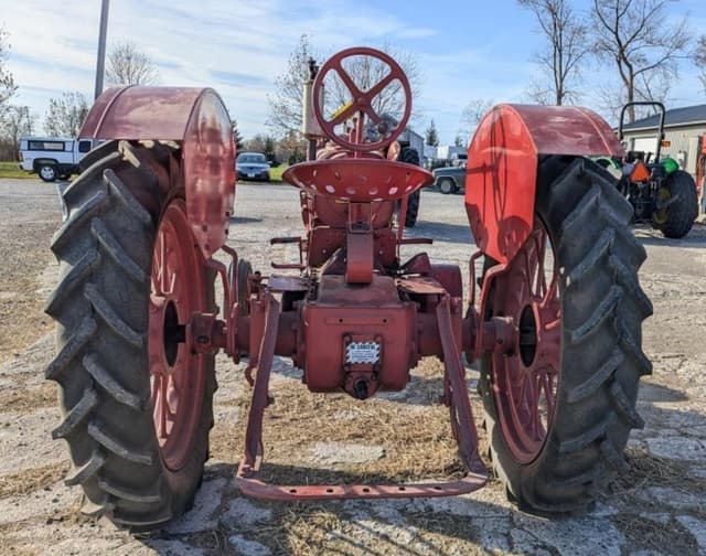 Image of Farmall F-12 equipment image 2