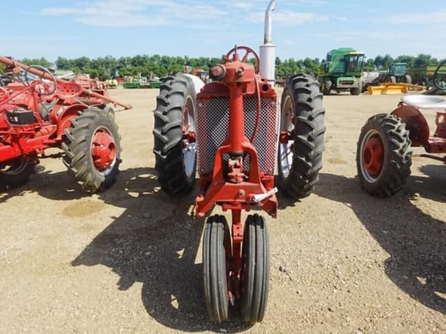 Image of Farmall F-12 equipment image 3