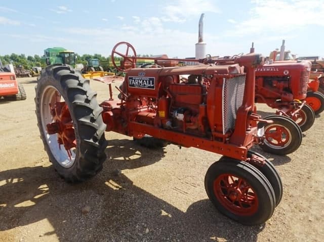 Image of Farmall F-12 equipment image 1