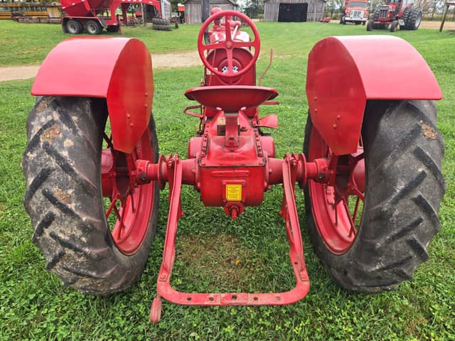 Image of Farmall F-12 equipment image 3