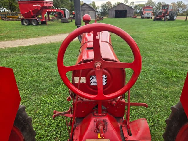 Image of Farmall F-12 equipment image 4