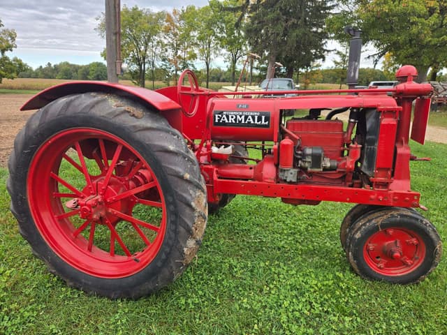 Image of Farmall F-12 equipment image 1