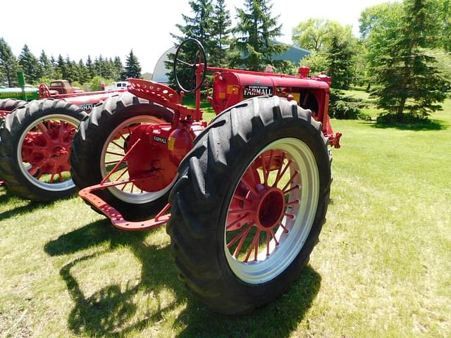 Image of Farmall F-20 equipment image 2