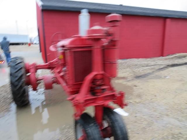 Image of Farmall F-30 equipment image 1