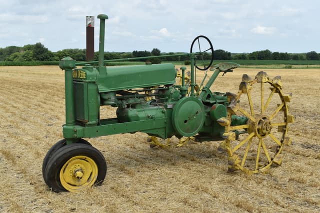Image of John Deere A equipment image 1