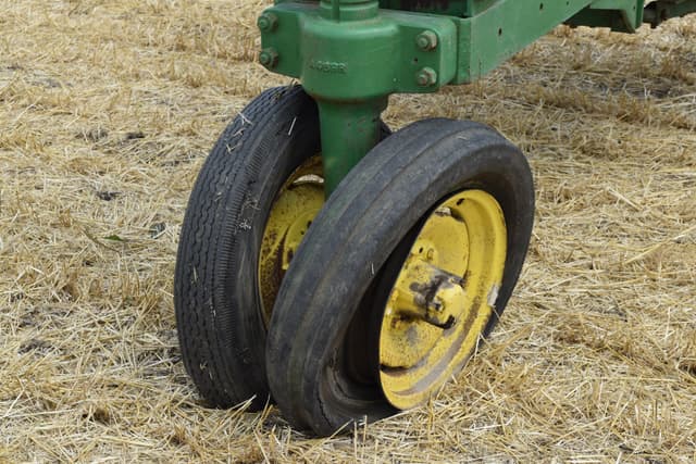 Image of John Deere A equipment image 3