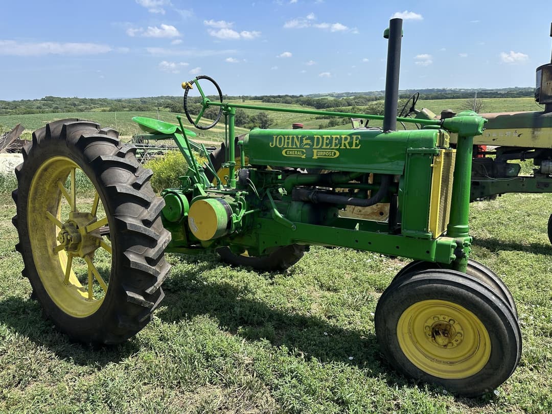 Image of John Deere B Primary image