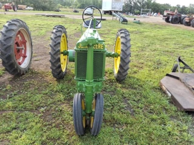 Image of John Deere B equipment image 1