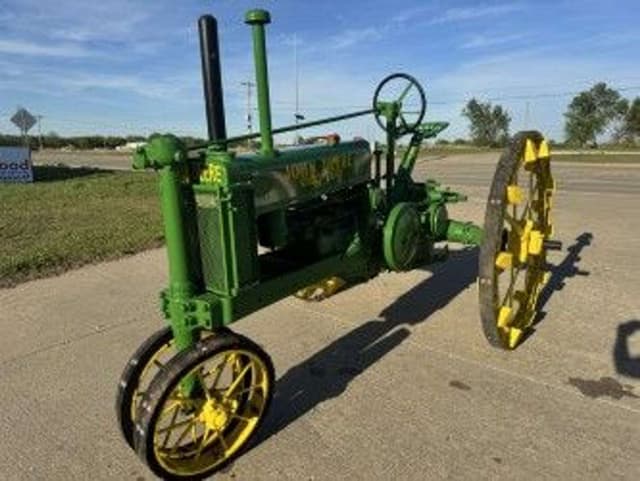 Image of John Deere B equipment image 1