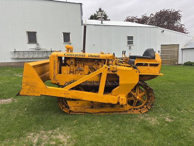 Image of Caterpillar D2 equipment image 4