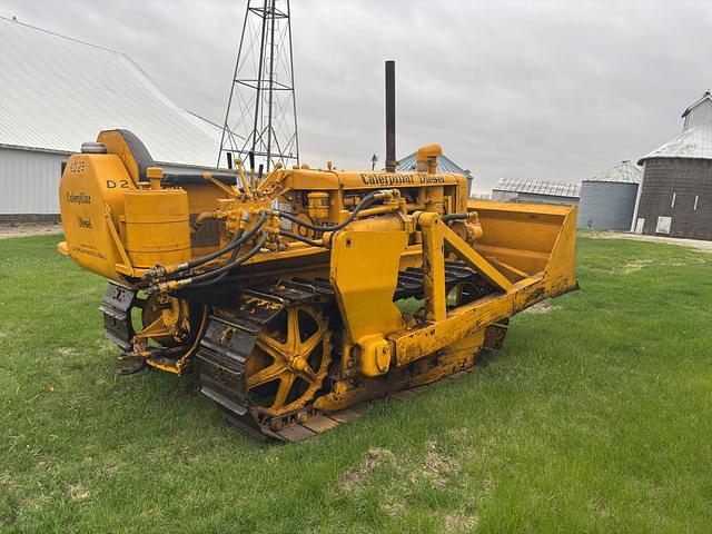 Image of Caterpillar D2 equipment image 2