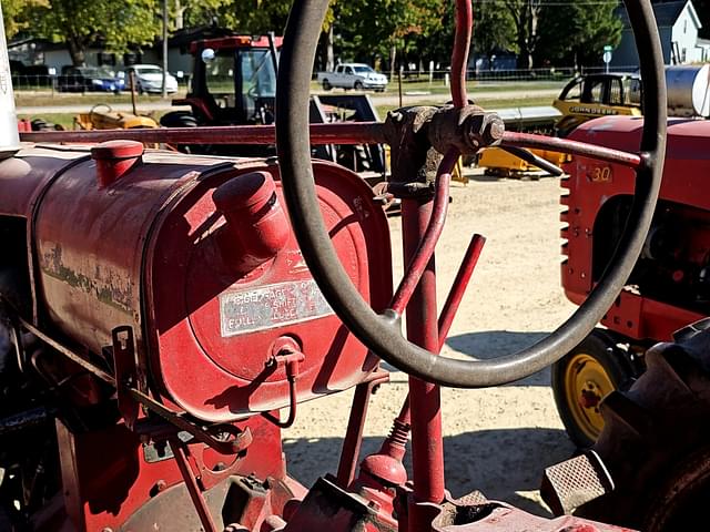 Image of Farmall F-20 equipment image 4