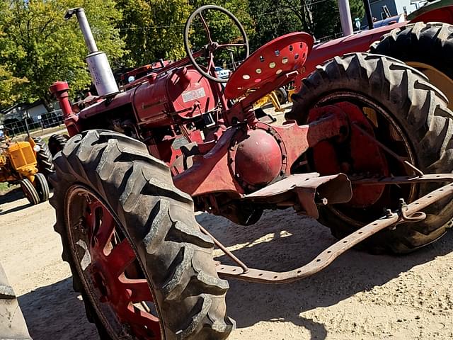 Image of Farmall F-20 equipment image 2