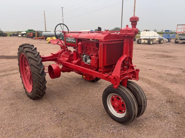 Image of Farmall F-20 equipment image 1
