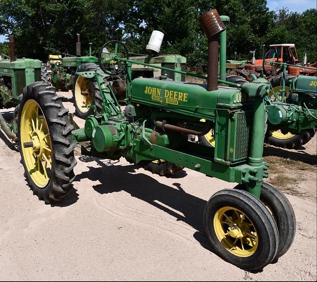 Image of John Deere B equipment image 1