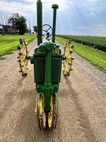 Image of John Deere B equipment image 1