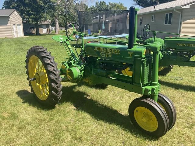 Image of John Deere B equipment image 1