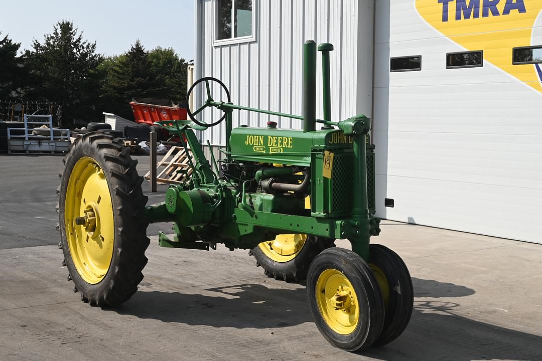 Image of John Deere B Primary image