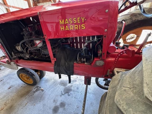 Image of Massey-Harris 101 equipment image 1