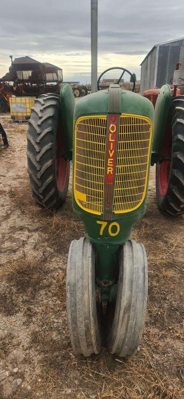 Image of Oliver 70 equipment image 1