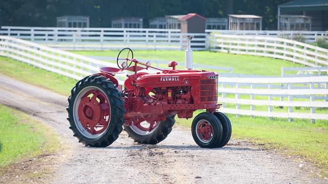 Image of Farmall H equipment image 1