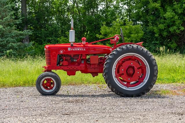 Image of Farmall H equipment image 1