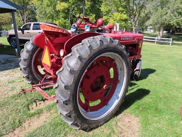 Image of Farmall H equipment image 2