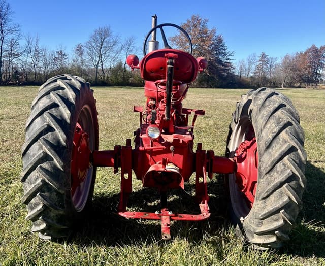 Image of Farmall M equipment image 3
