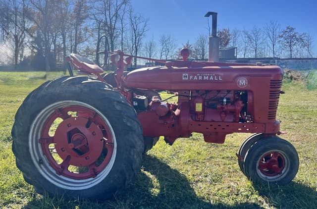 Image of Farmall M equipment image 1