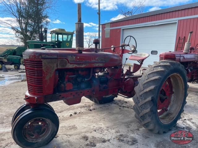Image of Farmall M equipment image 1