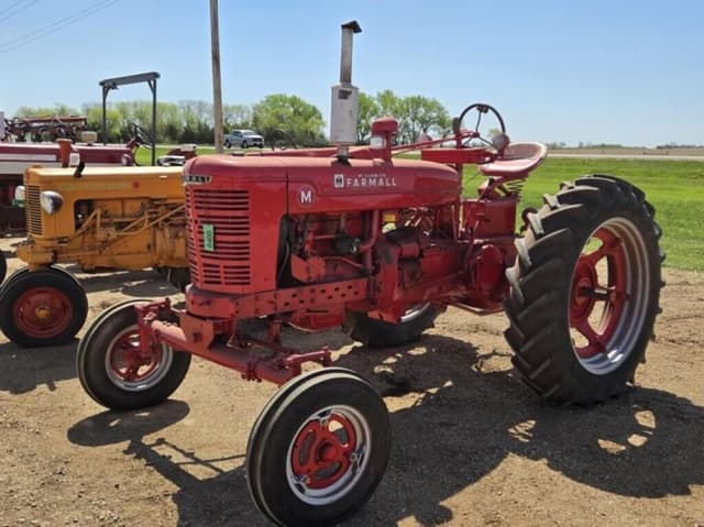 Image of Farmall M equipment image 2
