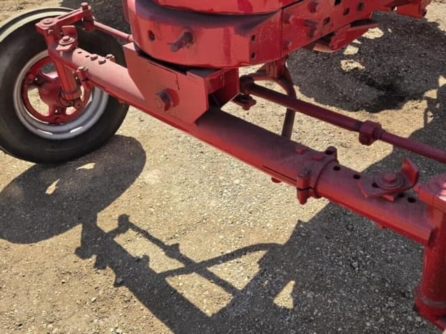 Image of Farmall M equipment image 3
