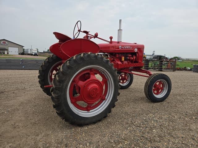 Image of Farmall Super H equipment image 2