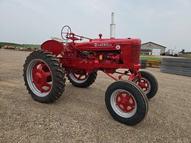 Image of Farmall Super H equipment image 1