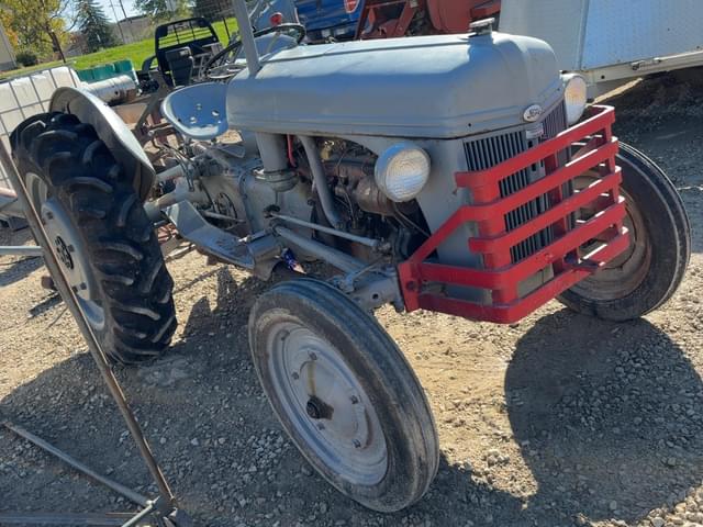 Image of Ford 9N equipment image 1