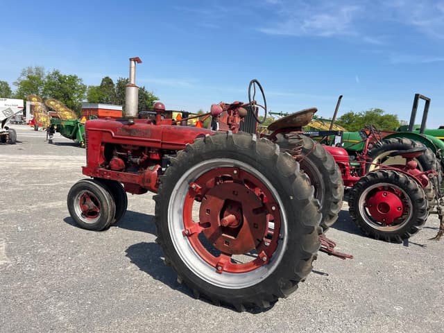 Image of Farmall H equipment image 1