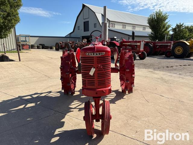 Image of Farmall M equipment image 1