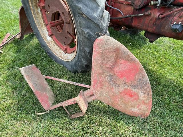 Image of International Harvester Farmall H equipment image 2