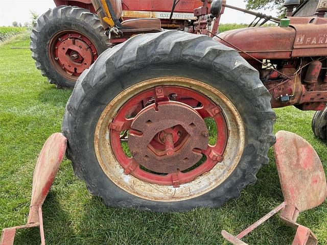 Image of International Harvester Farmall H equipment image 3