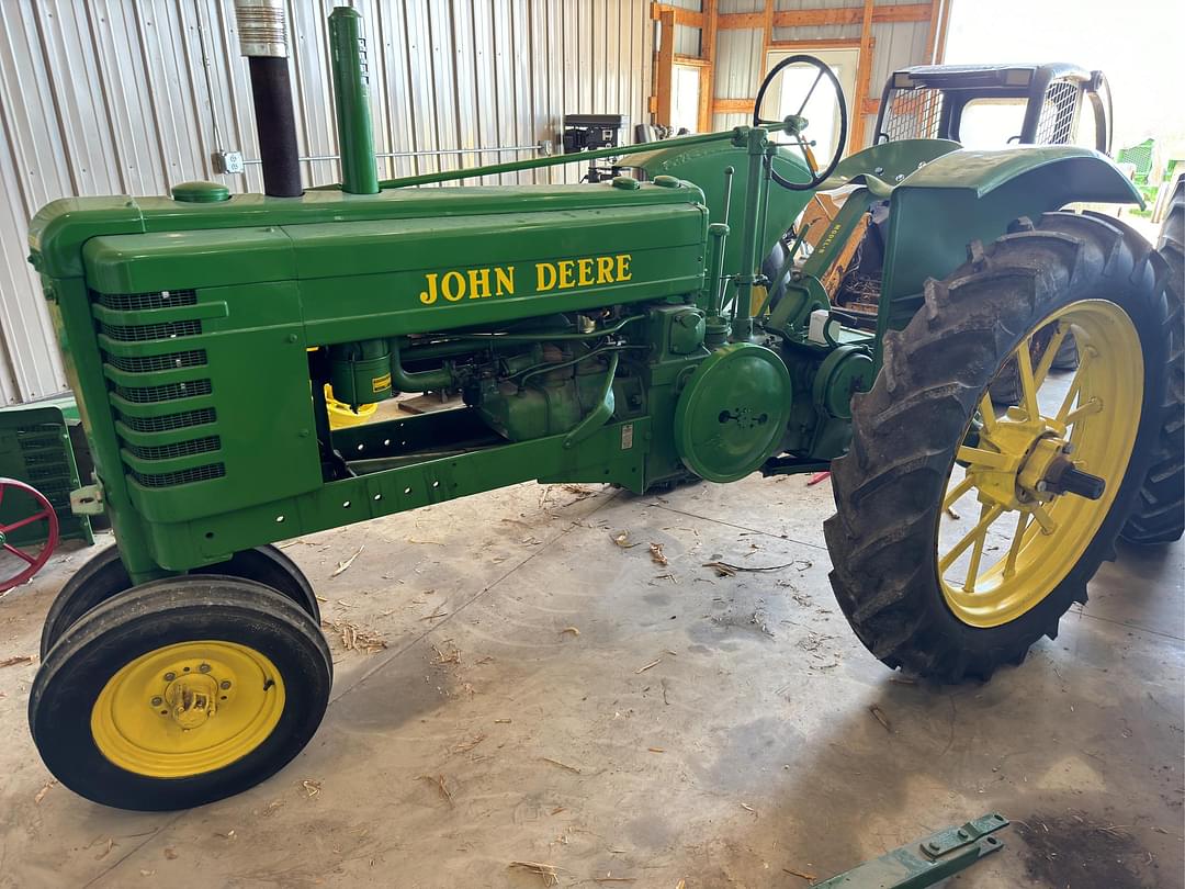 Image of John Deere B Image 1