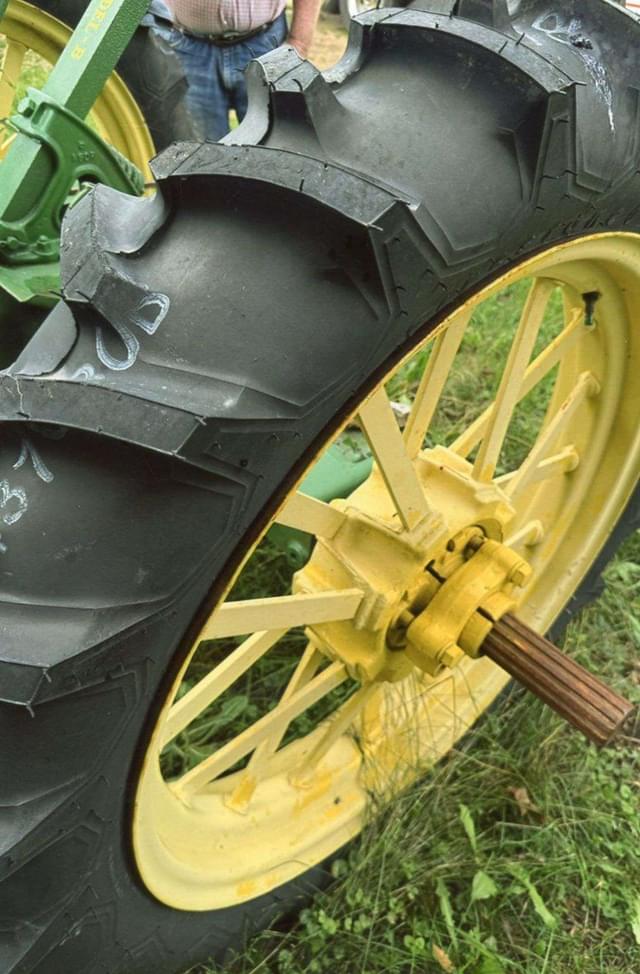 Image of John Deere B equipment image 4