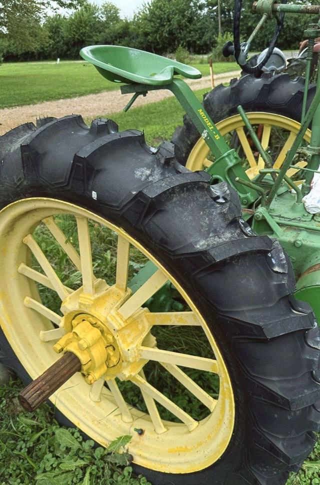 Image of John Deere B equipment image 2