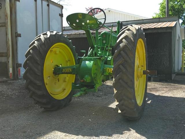 Image of John Deere B equipment image 2