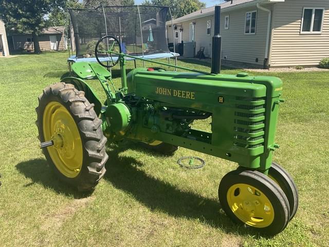 Image of John Deere H equipment image 1
