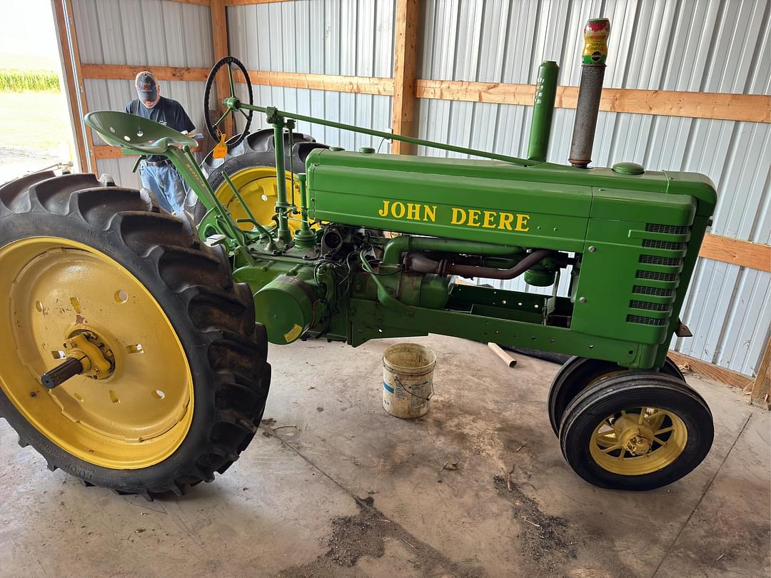 Image of John Deere B Image 0