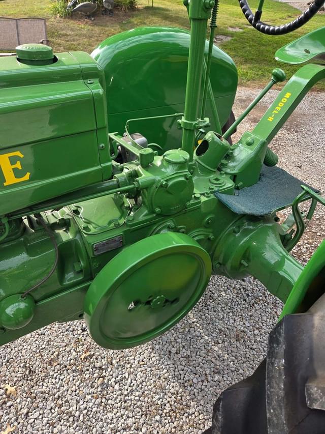 Image of John Deere H equipment image 1